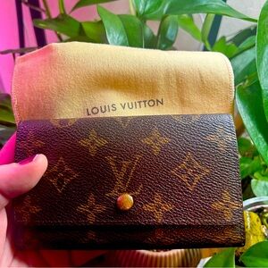 Louis Vuitton Monogram Compact Wallet - Vintage. Comes with dust bag!